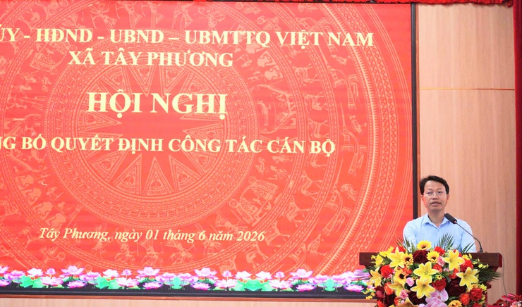 XÃ TÂY PHƯƠNG TỔ CHỨC HỘI NGHỊ CÔNG BỐ CÁC QUYẾT ĐỊNH VỀ CÔNG TÁC CÁN BỘ- Ảnh 2.