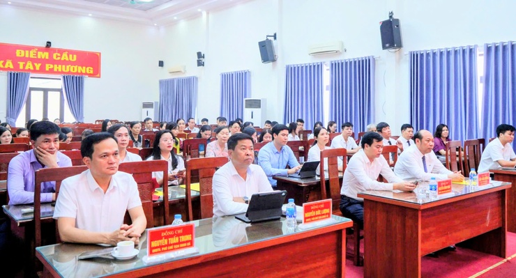 XÃ TÂY PHƯƠNG TỔ CHỨC HỘI NGHỊ CÔNG BỐ CÁC QUYẾT ĐỊNH VỀ CÔNG TÁC CÁN BỘ- Ảnh 1.