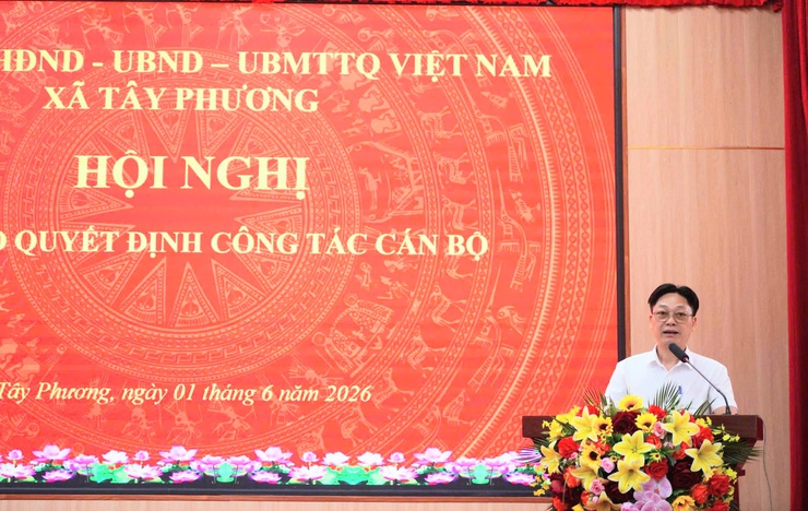 XÃ TÂY PHƯƠNG TỔ CHỨC HỘI NGHỊ CÔNG BỐ CÁC QUYẾT ĐỊNH VỀ CÔNG TÁC CÁN BỘ- Ảnh 7.