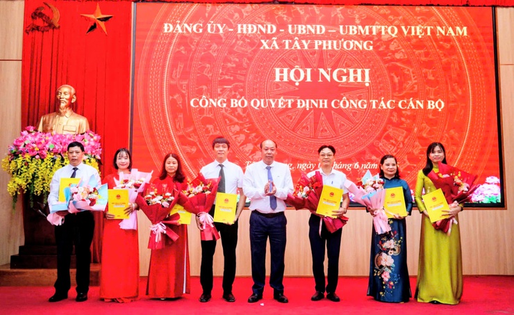 XÃ TÂY PHƯƠNG TỔ CHỨC HỘI NGHỊ CÔNG BỐ CÁC QUYẾT ĐỊNH VỀ CÔNG TÁC CÁN BỘ- Ảnh 3.