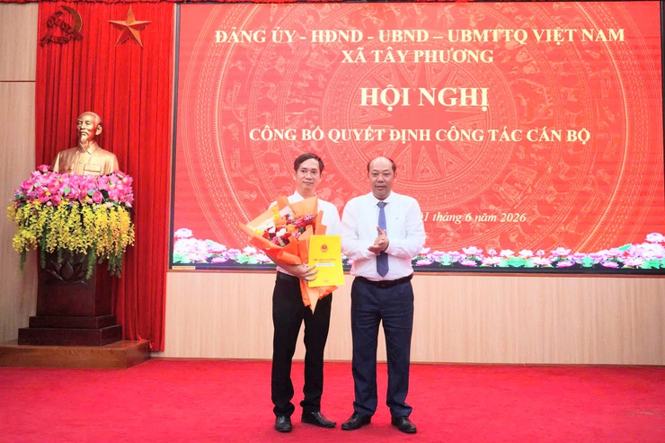 XÃ TÂY PHƯƠNG TỔ CHỨC HỘI NGHỊ CÔNG BỐ CÁC QUYẾT ĐỊNH VỀ CÔNG TÁC CÁN BỘ- Ảnh 4.
