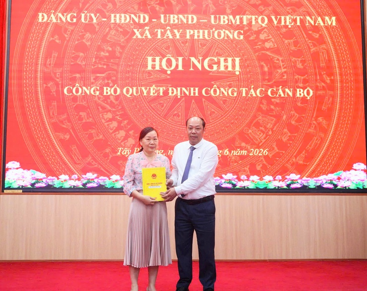 XÃ TÂY PHƯƠNG TỔ CHỨC HỘI NGHỊ CÔNG BỐ CÁC QUYẾT ĐỊNH VỀ CÔNG TÁC CÁN BỘ- Ảnh 5.