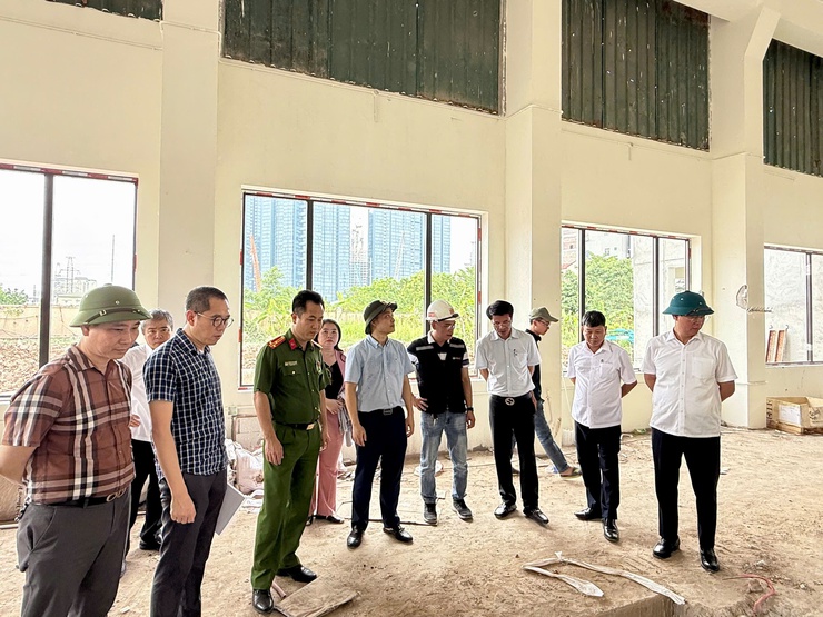 Lãnh đạo phường kiểm tra tiến độ dự án trạm bơm phú thượng, yêu cầu đẩy nhanh tiến độ thi công, đưa 02 máy bơm vào vận hành trước ngày 15/6- Ảnh 1.