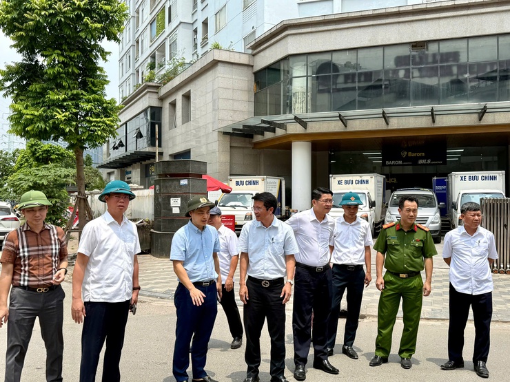 Lãnh đạo phường kiểm tra tiến độ dự án trạm bơm phú thượng, yêu cầu đẩy nhanh tiến độ thi công, đưa 02 máy bơm vào vận hành trước ngày 15/6- Ảnh 2.
