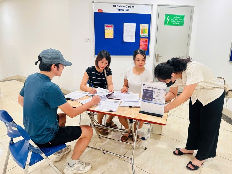 Phường Yên Hòa đồng loạt triển khai lấy ý kiến Nhân dân về Đề án sắp xếp tổ dân phố- Ảnh 1.