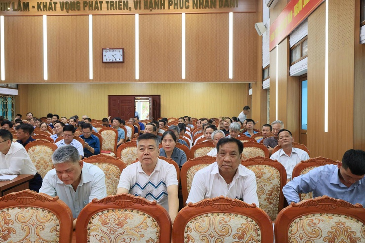 Ủy ban nhân dân xã Thư Lâm tổ chức Hội nghị triển khai KH thực hiện NQ số 19/2025/NQ – HĐND và NQ số 17/2026/NQ – HĐND của Hội đồng nhân dân Thành phố Hà Nội quy định nội dung, mức hỗ trợ đóng BHXH tự nguyện, BHYT - Ảnh 4.