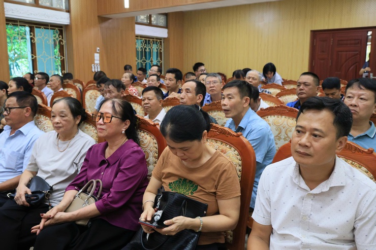Ủy ban nhân dân xã Thư Lâm tổ chức Hội nghị triển khai KH thực hiện NQ số 19/2025/NQ – HĐND và NQ số 17/2026/NQ – HĐND của Hội đồng nhân dân Thành phố Hà Nội quy định nội dung, mức hỗ trợ đóng BHXH tự nguyện, BHYT - Ảnh 6.