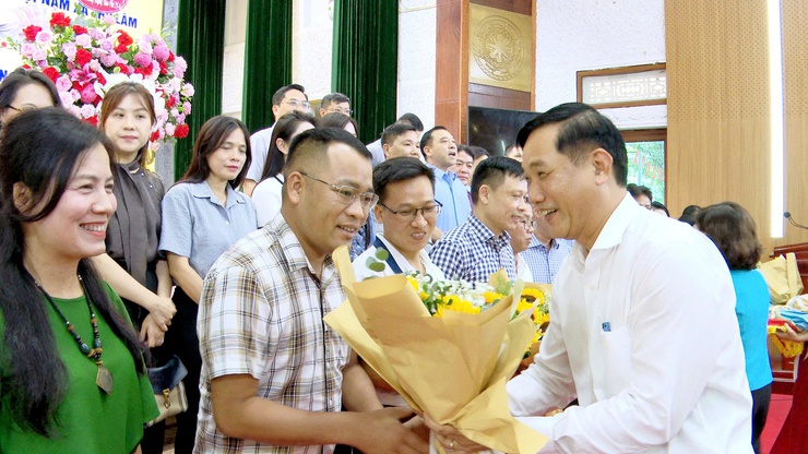 THƯ LÂM GẶP MẶT ĐẠI BIỂU CÁC CƠ QUAN BÁO CHÍ NHÂN KỶ NIỆM 101 NĂM NGÀY BÁO CHÍ CÁCH MẠNG VIỆT NAM- Ảnh 15.