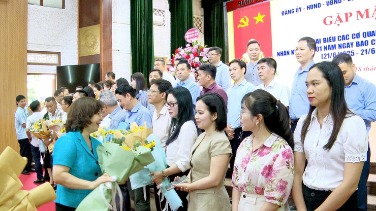 THƯ LÂM GẶP MẶT ĐẠI BIỂU CÁC CƠ QUAN BÁO CHÍ NHÂN KỶ NIỆM 101 NĂM NGÀY BÁO CHÍ CÁCH MẠNG VIỆT NAM- Ảnh 16.
