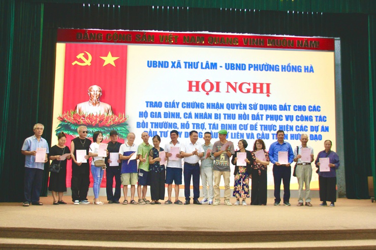 XÃ THƯ LÂM ĐẨY NHANH CẤP GIẤY CHỨNG NHẬN QUYỀN SỬ DỤNG ĐẤT TÁI ĐỊNH CƯ CHO NGƯỜI DÂN PHỤC VỤ CÁC DỰ ÁN TRỌNG ĐIỂM- Ảnh 2.