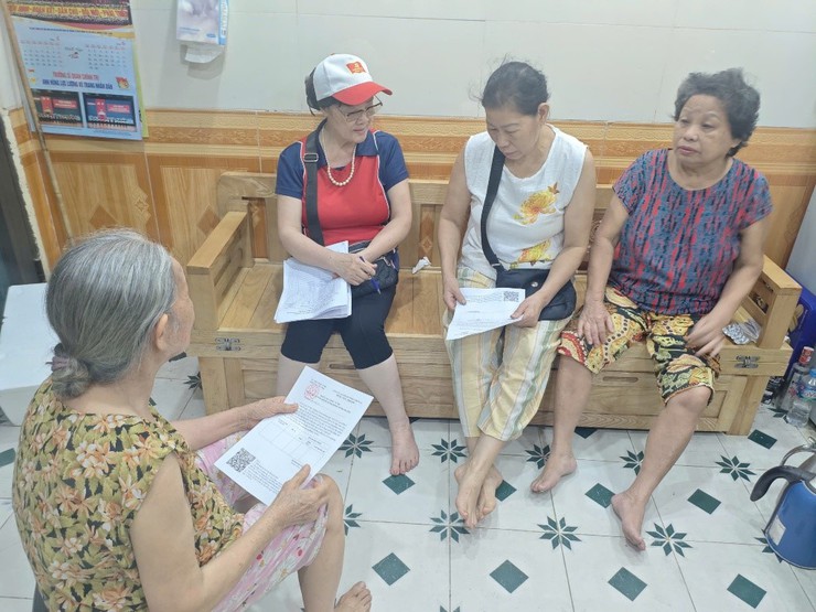 Phường Yên Hòa đồng loạt triển khai lấy ý kiến Nhân dân về Đề án sắp xếp tổ dân phố- Ảnh 3.