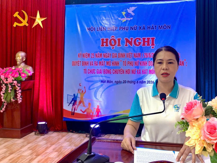 Ban Thường vụ Hội LHPN xã Hát Môn tổ chức Kỷ niệm 25 năm ngày Gia đình Việt Nam, ra mắt " Tổ phụ nữ kinh doanh số Tam Thuấn" và tổ chức “Giải bóng chuyền hơi nữ” xã Hát Môn năm 2026- Ảnh 4.