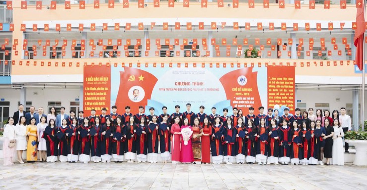Chúc mừng thành tích rực rỡ trong kỳ thi vào lớp 10 THPT năm học 2026 - 2027 của trường THCS Phú Thượng- Ảnh 1.