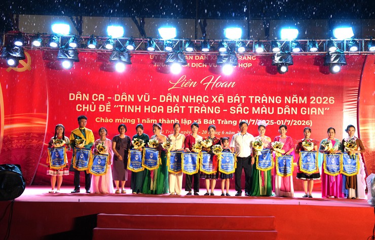 Đặc sắc đêm thi thứ hai Liên hoan Dân ca - Dân vũ - Dân nhạc xã Bát Tràng năm 2026- Ảnh 1.