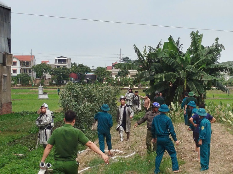 Cháy bãi tập kết phế liệu tại xã Phúc Lộc- Ảnh 6.