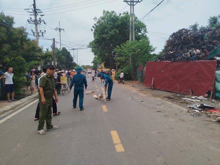 Cháy bãi tập kết phế liệu tại xã Phúc Lộc- Ảnh 5.