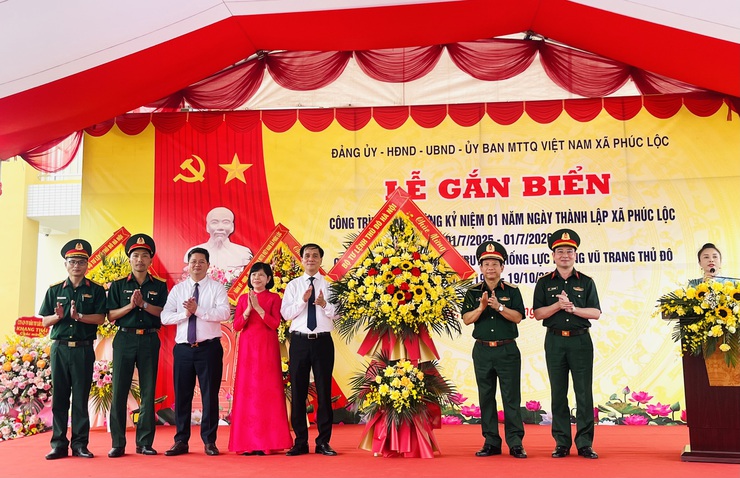UBND xã Phúc Lộc tổ chức gắn biển công trình trụ sở Ban CHQS xã và trường tiểu học Xuân Đình- Ảnh 4.