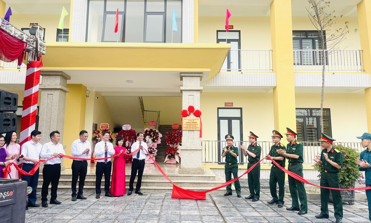 UBND xã Phúc Lộc tổ chức gắn biển công trình trụ sở Ban CHQS xã và trường tiểu học Xuân Đình- Ảnh 9.