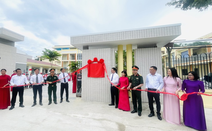 UBND xã Phúc Lộc tổ chức gắn biển công trình trụ sở Ban CHQS xã và trường tiểu học Xuân Đình- Ảnh 10.