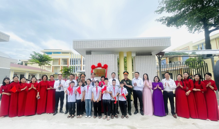 UBND xã Phúc Lộc tổ chức gắn biển công trình trụ sở Ban CHQS xã và trường tiểu học Xuân Đình- Ảnh 11.