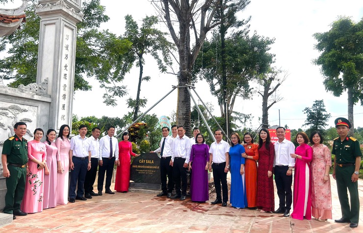 Lễ dâng hương và trồng cây lưu niệm tại đình Vân Cốc nhân kỷ niệm 1 năm thành lập xã Phúc Lộc (01/7/2025 - 01/7/2026)- Ảnh 7.