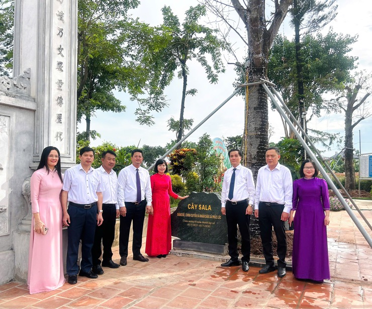Lễ dâng hương và trồng cây lưu niệm tại đình Vân Cốc nhân kỷ niệm 1 năm thành lập xã Phúc Lộc (01/7/2025 - 01/7/2026)- Ảnh 5.