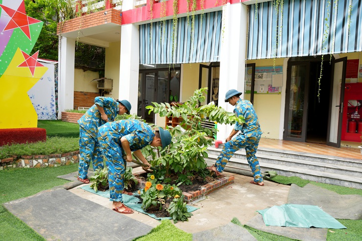 TRƯỜNG MẦM NON SAO VIỆT RA QUÂN CHỈNH TRANG CẢNH QUAN, VỆ SINH MÔI TRƯỜNG XÂY DỰNG TRƯỜNG HỌC XANH - SẠCH - ĐẸP- Ảnh 2.