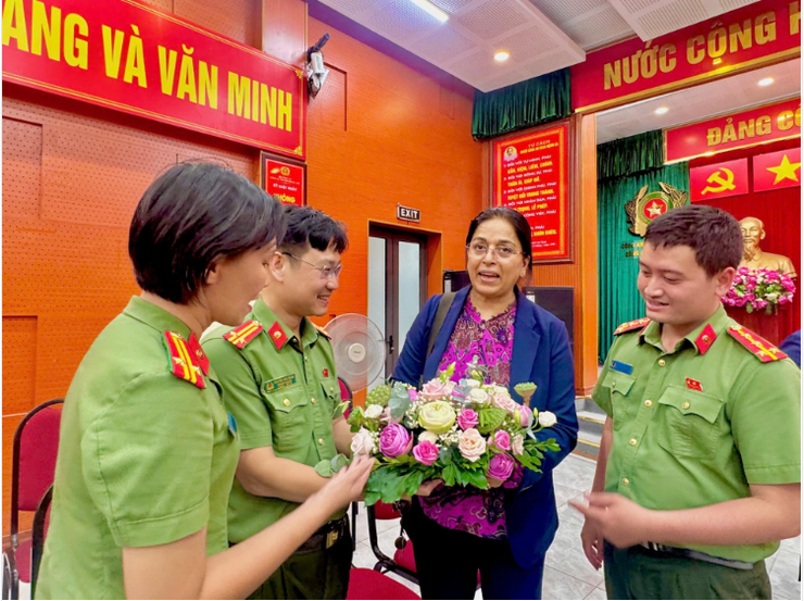 Công an phường Tây Hồ tiếp và làm việc với Đoàn Văn phòng Cơ quan An ninh, An toàn Liên hợp quốc- Ảnh 2.
