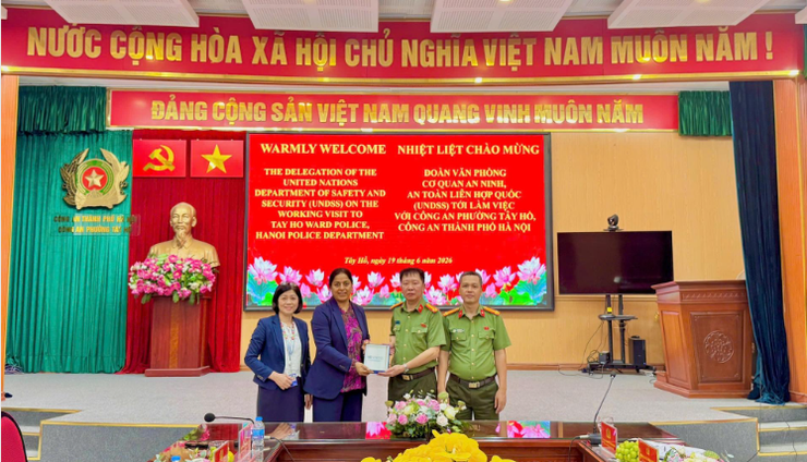 Công an phường Tây Hồ tiếp và làm việc với Đoàn Văn phòng Cơ quan An ninh, An toàn Liên hợp quốc- Ảnh 3.