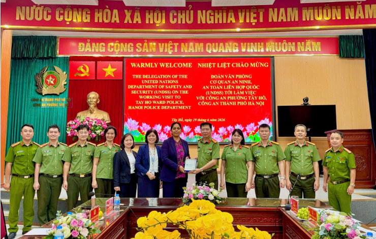 Công an phường Tây Hồ tiếp và làm việc với Đoàn Văn phòng Cơ quan An ninh, An toàn Liên hợp quốc- Ảnh 4.