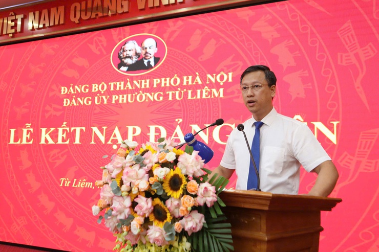 Phường Từ Liêm tổ chức Lễ kết nạp đảng viên đối với học sinh THPT – Dấu ấn trong công tác phát triển đảng viên trẻ- Ảnh 5.
