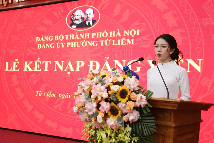 Phường Từ Liêm tổ chức Lễ kết nạp đảng viên đối với học sinh THPT – Dấu ấn trong công tác phát triển đảng viên trẻ- Ảnh 4.