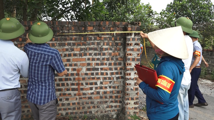 Xã Vật Lại đã tổ chức cưỡng chế công trình vi phạm, lấn chiếm đất công của ông Trần Đình Giảng ở thôn Nhông – Nương Tụ- Ảnh 3.