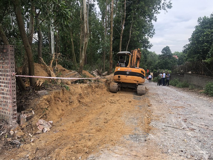 Xã Vật Lại đã tổ chức cưỡng chế công trình vi phạm, lấn chiếm đất công của ông Trần Đình Giảng ở thôn Nhông – Nương Tụ- Ảnh 8.