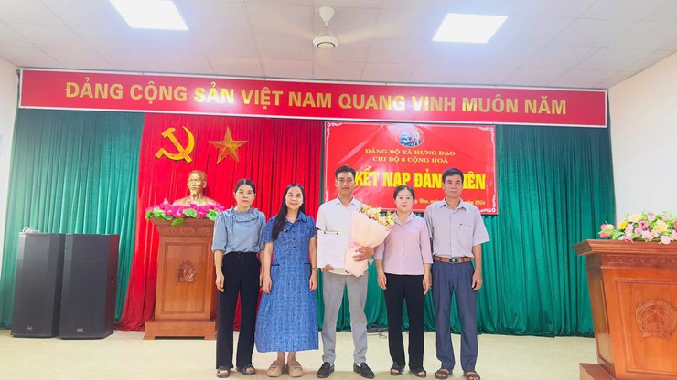 CHI BỘ 6 CỘNG HÒA TỔ CHỨC LỄ KẾT NẠP ĐẢNG VIÊN MỚI- Ảnh 3.