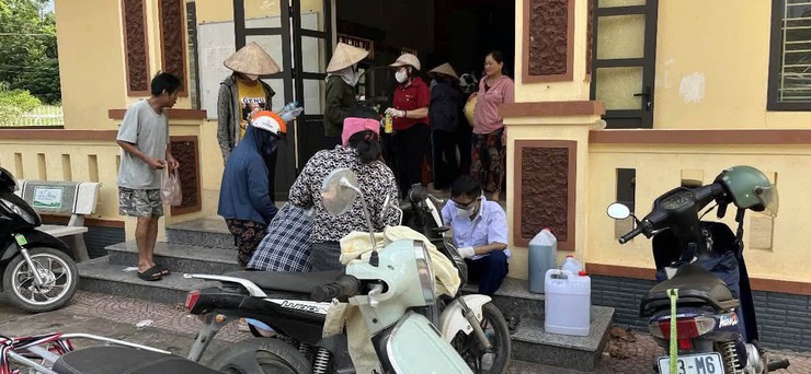 Xã Suối Hai tiếp tục triển khai chiến dịch vệ sinh, tiêu độc, khử trùng môi trường chăn nuôi- Ảnh 1.