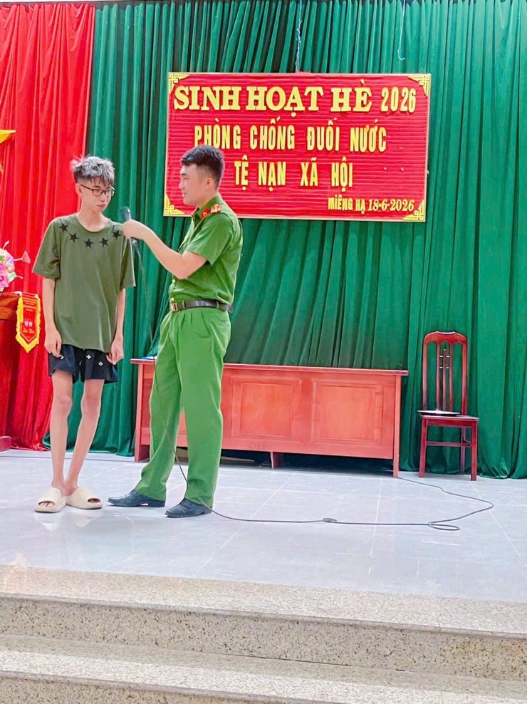TUYÊN TRUYỀN KỸ NĂNG SỐNG VÀ PHÒNG NGỪA TỆ NẠN XÃ HỘI CHO THIẾU NHI THÔN MIÊNG HẠ- Ảnh 1.
