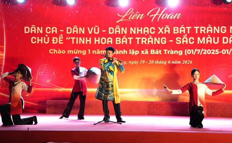 Đặc sắc đêm thi thứ hai Liên hoan Dân ca - Dân vũ - Dân nhạc xã Bát Tràng năm 2026- Ảnh 11.