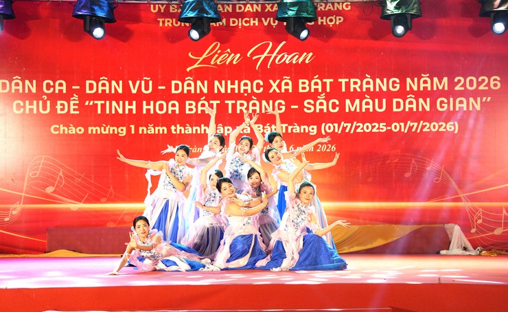 Đặc sắc đêm thi thứ hai Liên hoan Dân ca - Dân vũ - Dân nhạc xã Bát Tràng năm 2026- Ảnh 13.