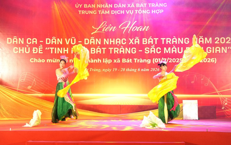 Đặc sắc đêm thi thứ hai Liên hoan Dân ca - Dân vũ - Dân nhạc xã Bát Tràng năm 2026- Ảnh 15.