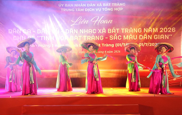 Đặc sắc đêm thi thứ hai Liên hoan Dân ca - Dân vũ - Dân nhạc xã Bát Tràng năm 2026- Ảnh 16.