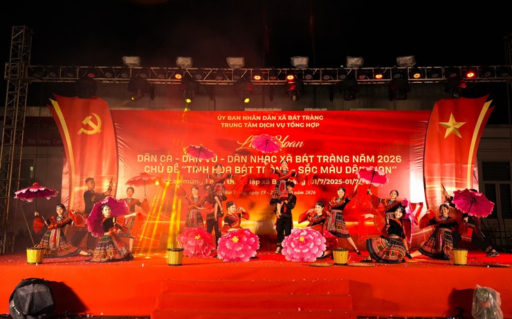 Đặc sắc đêm thi thứ hai Liên hoan Dân ca - Dân vũ - Dân nhạc xã Bát Tràng năm 2026- Ảnh 4.