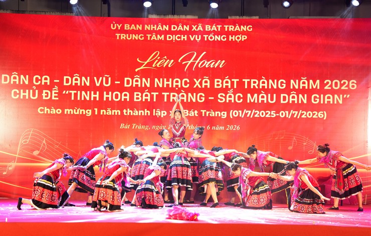 Đặc sắc đêm thi thứ hai Liên hoan Dân ca - Dân vũ - Dân nhạc xã Bát Tràng năm 2026- Ảnh 19.