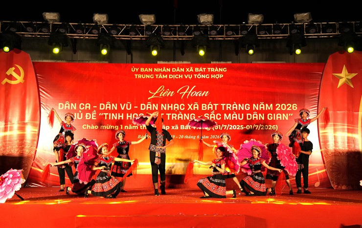 Đặc sắc đêm thi thứ hai Liên hoan Dân ca - Dân vũ - Dân nhạc xã Bát Tràng năm 2026- Ảnh 20.