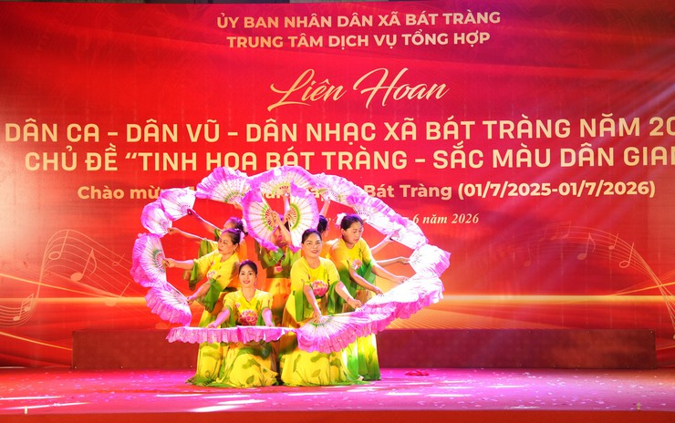 Đặc sắc đêm thi thứ hai Liên hoan Dân ca - Dân vũ - Dân nhạc xã Bát Tràng năm 2026- Ảnh 21.