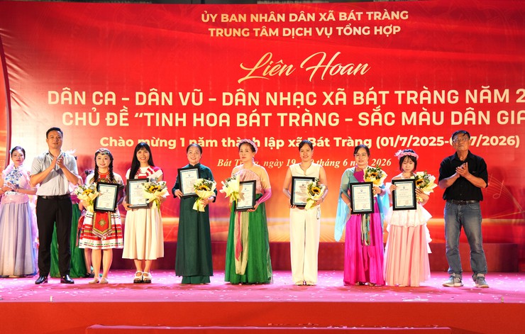 Đặc sắc đêm thi thứ hai Liên hoan Dân ca - Dân vũ - Dân nhạc xã Bát Tràng năm 2026- Ảnh 9.