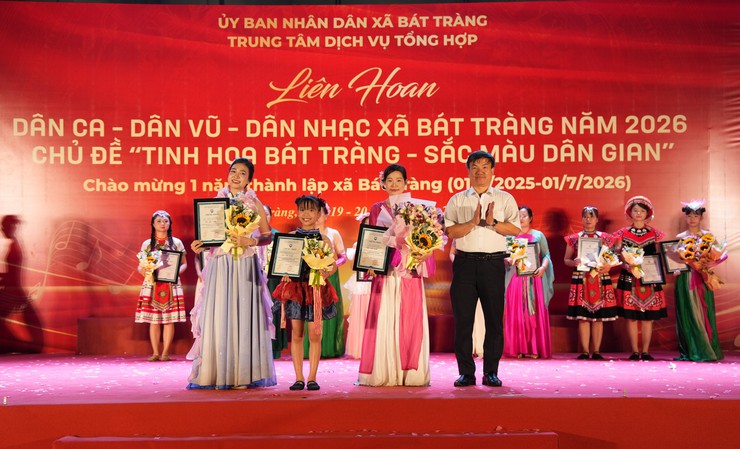 Đặc sắc đêm thi thứ hai Liên hoan Dân ca - Dân vũ - Dân nhạc xã Bát Tràng năm 2026- Ảnh 7.