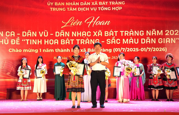 Đặc sắc đêm thi thứ hai Liên hoan Dân ca - Dân vũ - Dân nhạc xã Bát Tràng năm 2026- Ảnh 6.