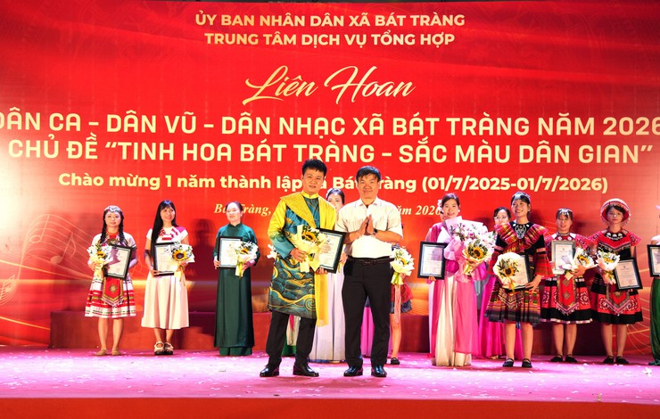 Đặc sắc đêm thi thứ hai Liên hoan Dân ca - Dân vũ - Dân nhạc xã Bát Tràng năm 2026- Ảnh 10.