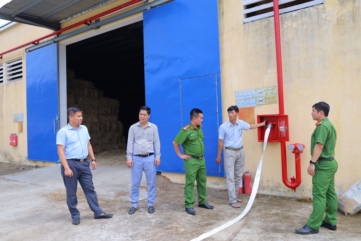 UBND xã Suối Hai kiểm tra các điều kiện phòng cháy chữa cháy tại Trạm NC& SX tinh đông lạnh Moncada- Ảnh 2.